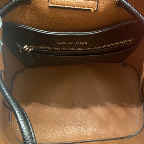Calvin Klein Pebbled Leather bag - Picture 7 of 9